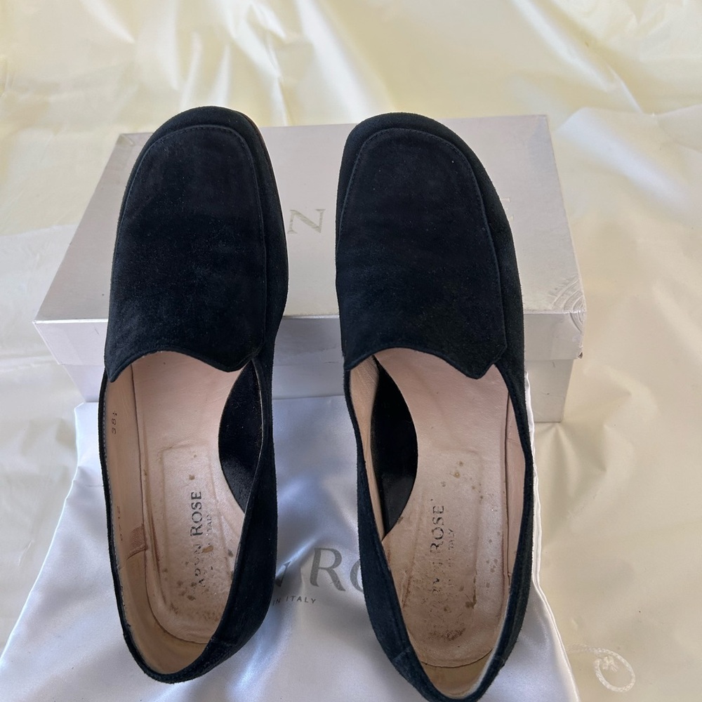 Taryn Rose Women's Black suede Loafers. Size 8 - Picture 3 of 7